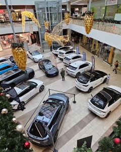 Autosalón má šmrnc